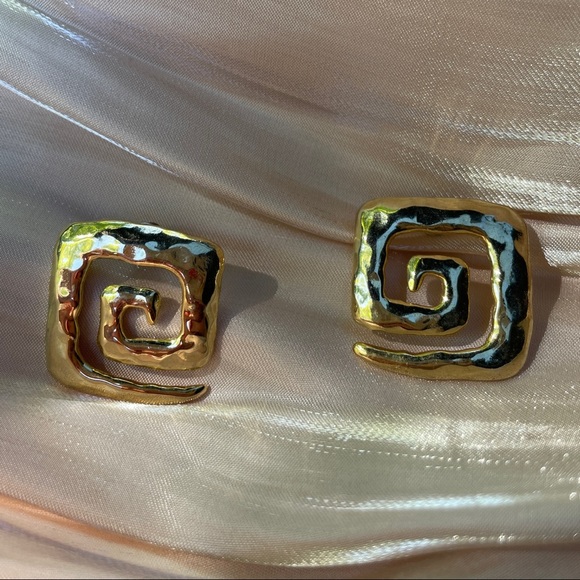 Vintage gold statement earrings - Picture 3 of 7